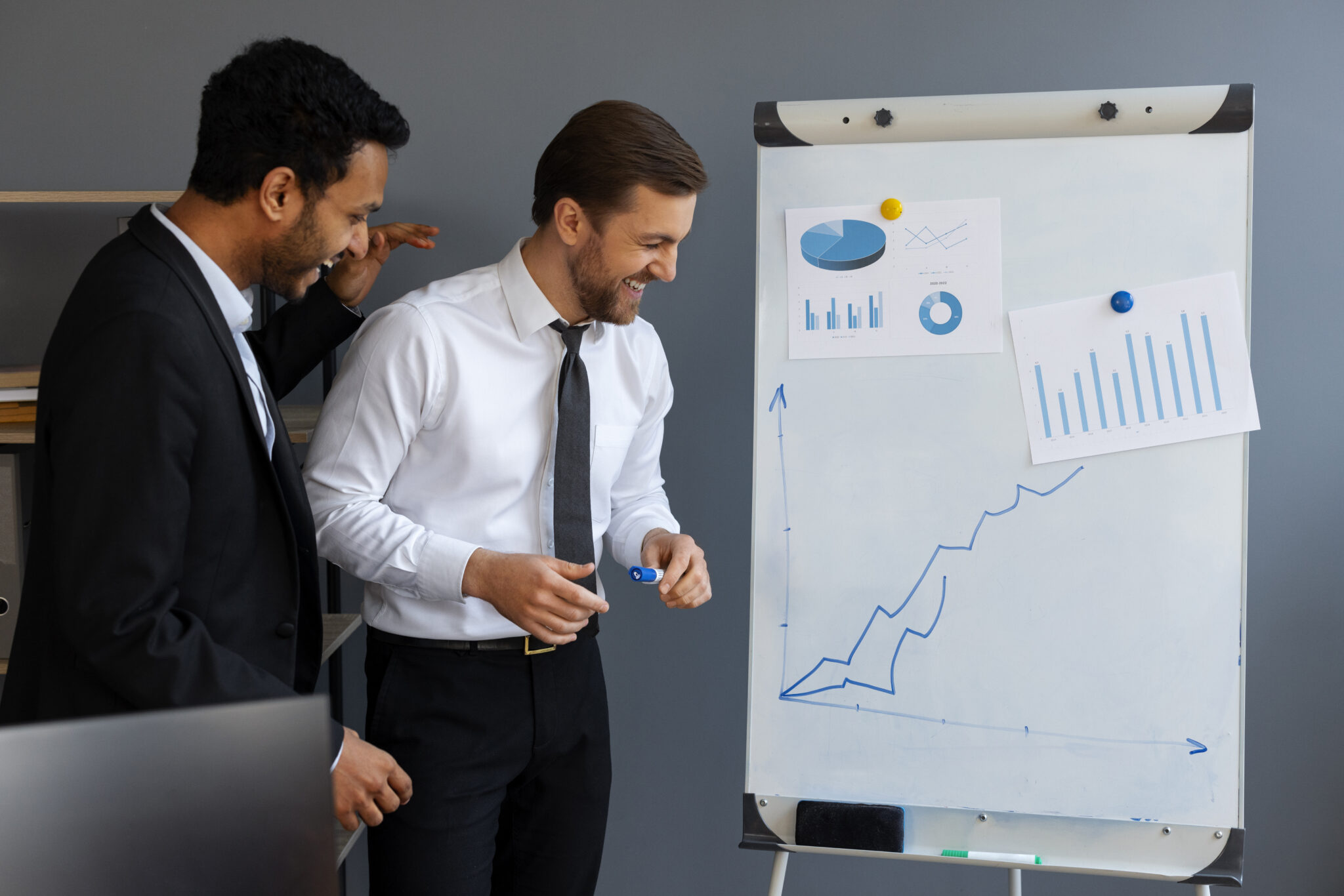 Team Leader Roles and Responsibilities 2025: Skills, Traits, JD